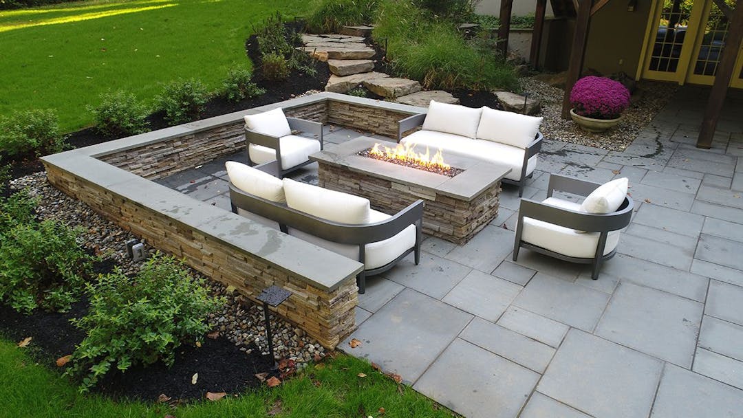 Outdoor Fire Pits & Seating Areas