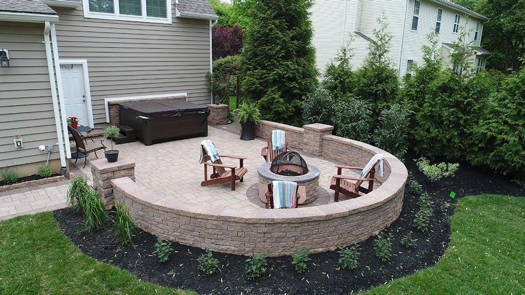 Outdoor Fire Pits & Seating Areas